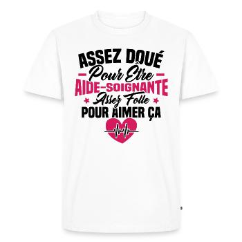 Assez doué pour être aide-soignante assez folle - T-shirt Premium bio Homme - blanc - Devant - Nico (187cm)
