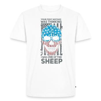 Sa première erreur a été de penser que j’en étais un. - T-shirt Premium bio Homme - blanc - Devant - Nico (187cm)