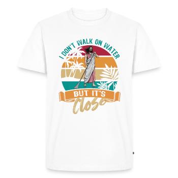 I don t walk on water but it s close - Jesus - SUP - Men's Premium Organic T-Shirt - white - Front - Nico (187cm)