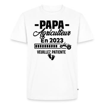 2023 Papa Agriculteur Agriculture Bébé Naissance - T-shirt Premium bio Homme - blanc - Devant - Nico (187cm)