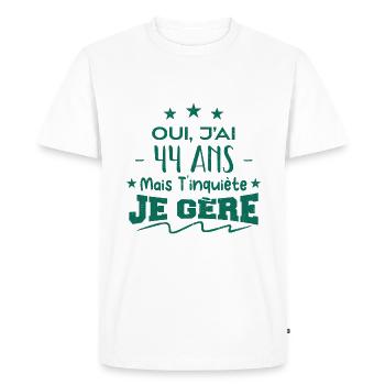 Oui, j'ai 44 ans mais t'inquiète, je gère - T-shirt Premium bio Homme - blanc - Devant - Nico (187cm)