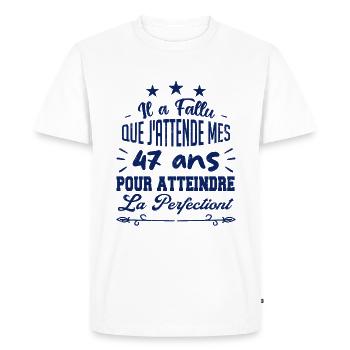 47 ans / perfection - T-shirt Premium bio Homme - blanc - Devant - Nico (187cm)