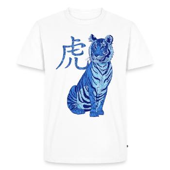 Bleu tigre avec caractère chinois 2022 - T-shirt Premium bio Homme - blanc - Devant - Nico (187cm)