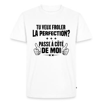 Tu veux froler la perfection passe à côté de moi - T-shirt Premium bio Homme - blanc - Devant - Nico (187cm)