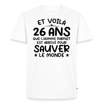 26 ans Cadeau anniversaire 26 ans Homme - T-shirt Premium bio Homme - blanc - Devant - Nico (187cm)