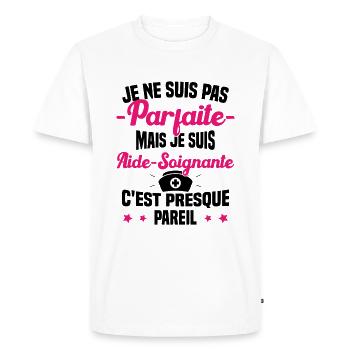 Pas parfaite mais je suis Aide Soignante Cadeau - T-shirt Premium bio Homme - blanc - Devant - Nico (187cm)