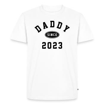 DADDY SINCE 2023 - BECOMING A FATHER - OFFSPRING - BABY - Men's Premium Organic T-Shirt - white - Front - Nico (187cm)