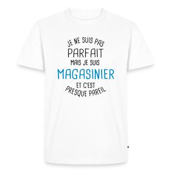 Pas parfait mais magasinier - T-shirt Premium bio Homme - blanc - Devant - Nico (187cm)