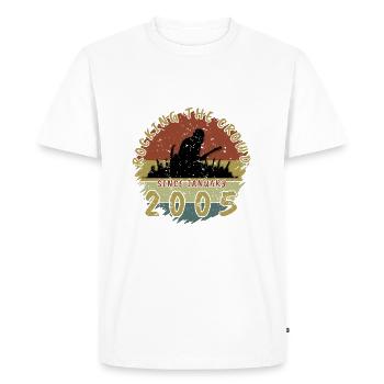 20ème anniversaire Rocking this planet GIT 01/2005 - T-shirt Premium bio Homme - blanc - Devant - Nico (187cm)