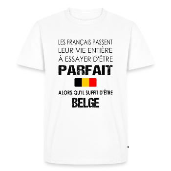 Les français passent leur vie entière tshirt belge - T-shirt Premium bio Homme - blanc - Devant - Nico (187cm)