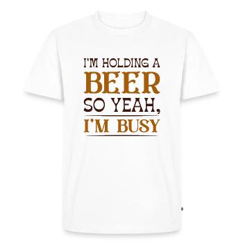 Je tiens une bière Alors oui, je suis occupé - T-shirt Premium bio Homme - blanc - Devant - Nico (187cm)
