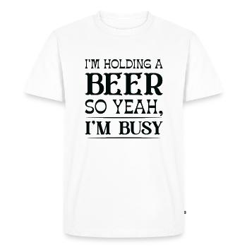 Je tiens une bière Alors oui, je suis occupé - T-shirt Premium bio Homme - blanc - Devant - Nico (187cm)