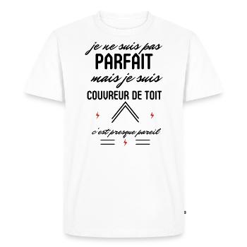 Pas Parfait Mais Couvreur de toit - T-shirt Premium bio Homme - blanc - Devant - Nico (187cm)