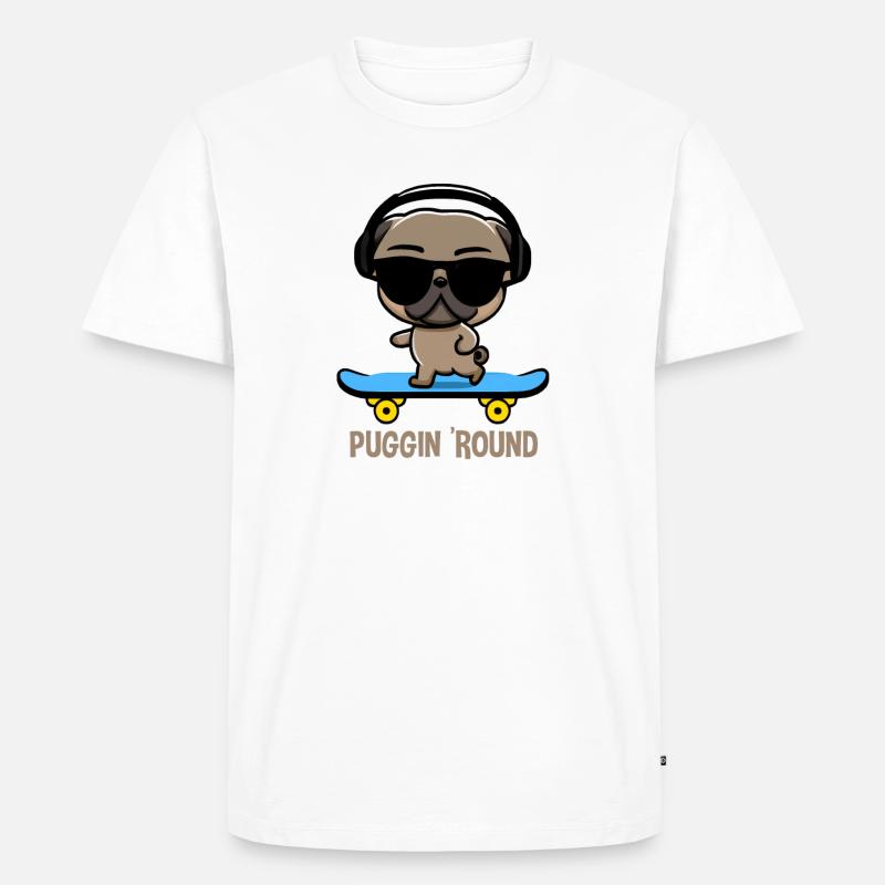 Mops auf Skateboard Pugging Around - Männer Premium Bio T-Shirt - Weiß