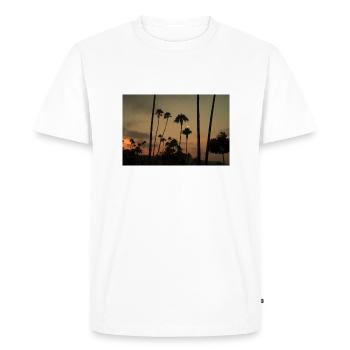 Palm trees in silhouette at sunset with full moon - Men's Premium Organic T-Shirt - white - Front - Nico (187cm)