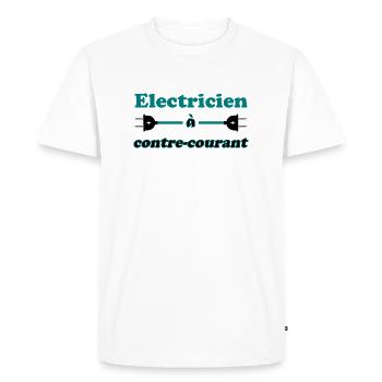Electricien à contre courant - T shirt humour - T-shirt Premium bio Homme - blanc - Devant - Nico (187cm)