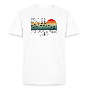 J’ai 10 ans en années de chien - T-shirt Premium bio Homme - blanc - Devant - Nico (187cm)