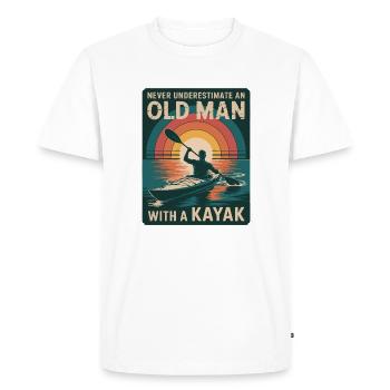Ne sous-estimez jamais un vieil homme avec un kayak - T-shirt Premium bio Homme - blanc - Devant - Nico (187cm)
