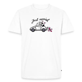 Bride and groom in love in sportscar - Men's Premium Organic T-Shirt - white - Front - Nico (187cm)