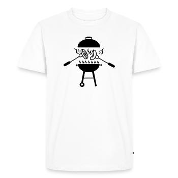 Barbecue au-dessus duquel fourchettes avec saucisse et hamburger - T-shirt Premium bio Homme - blanc - Devant - Nico (187cm)