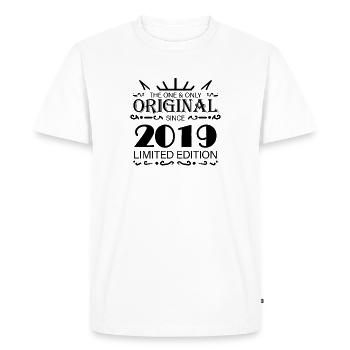 2019 - Année 2019 - Année 2019 - T-shirt Premium bio Homme - blanc - Devant - Nico (187cm)