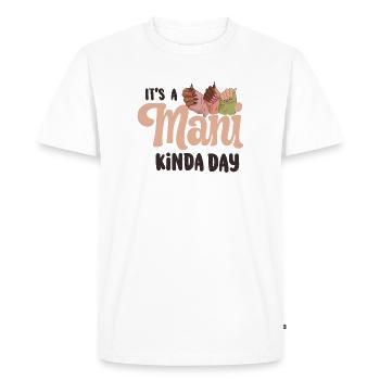 C’est une technicienne ongulaire ManiKinda Day - T-shirt Premium bio Homme - blanc - Devant - Nico (187cm)