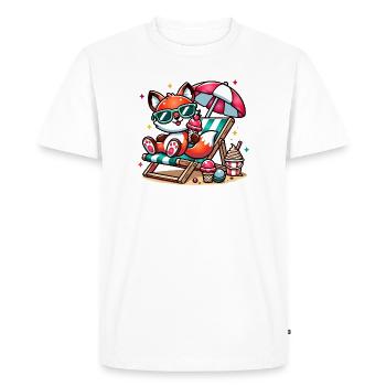 Renard de dessin animé joyeux sur la plage sur une chaise longue - T-shirt Premium bio Homme - blanc - Devant - Nico (187cm)