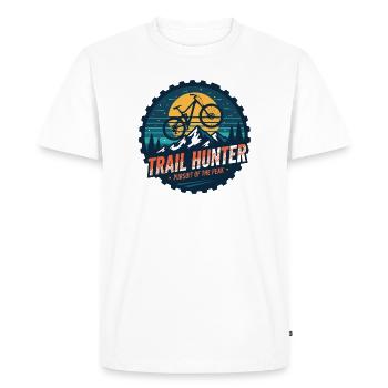 Badge Trail Hunter Pursuit of the Peak Vélo VTT - T-shirt Premium bio Homme - blanc - Devant - Nico (187cm)