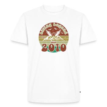 16e anniversaire : Légende vivante depuis le VIN 07/2010 - T-shirt Premium bio Homme - blanc - Devant - Nico (187cm)