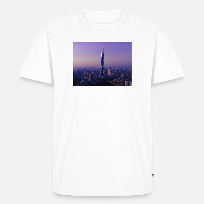 Dämmerungs-Skyline mit Turmspitze - Männer Premium Bio T-Shirt - Weiß