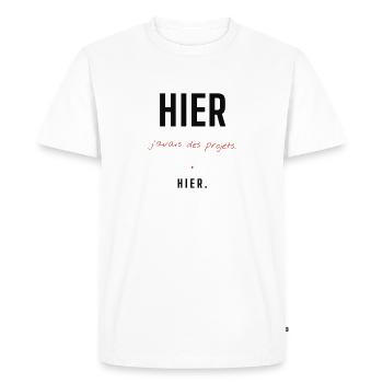 Hier, j'avais des projets – Typo rouge - T-shirt Premium bio Homme - blanc - Devant - Nico (187cm)