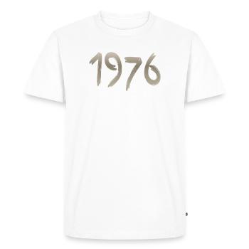 Année 1976 avec un coup de trait fait main - T-shirt Premium bio Homme - blanc - Devant - Nico (187cm)