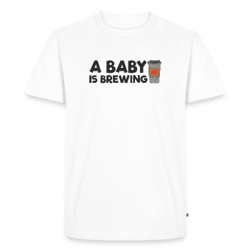 Une future mère dont le bébé prépare du café - T-shirt Premium bio Homme - blanc - Devant - Nico (187cm)