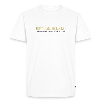 Don’t Call Me Lucky - Dictons inspirants - T-shirt Premium bio Homme - blanc - Devant - Nico (187cm)