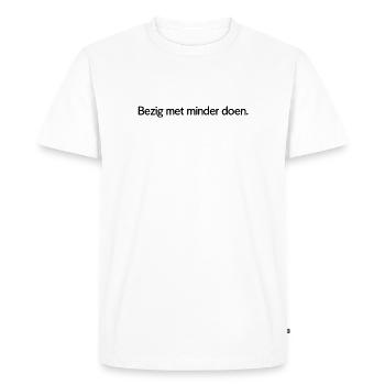 Faire moins – Conception de texte tendance - T-shirt Premium bio Homme - blanc - Devant - Nico (187cm)