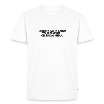 NOBODY CARES ABOUT YOUR FAKE LIFE ON SOCIAL MEDIA. - T-shirt Premium bio Homme - blanc - Devant - Nico (187cm)