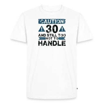 30 Too Hot to Act - 30e anniversaire - T-shirt Premium bio Homme - blanc - Devant - Nico (187cm)