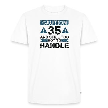 35 Too Hot to Act - 35e anniversaire - T-shirt Premium bio Homme - blanc - Devant - Nico (187cm)