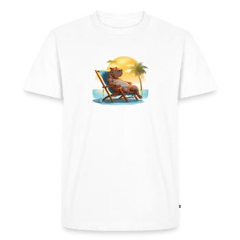 Bronzer Hippo sur la plage dans une chaise longue - T-shirt Premium bio Homme - blanc - Devant - Nico (187cm)