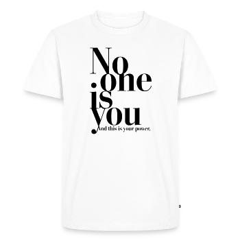 Personne n’est vous - T-shirt Premium bio Homme - blanc - Devant - Nico (187cm)