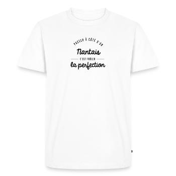 t-shirt nantais la perfection cadeau à offrir - T-shirt Premium bio Homme - blanc - Devant - Nico (187cm)