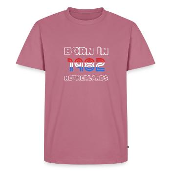 1982 - Men's Premium Organic T-Shirt - mauve - Front - Nico (187cm)