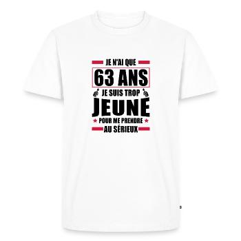 j ai 63 ans / humour anniversaire 63 ans - T-shirt Premium bio Homme - blanc - Devant - Nico (187cm)
