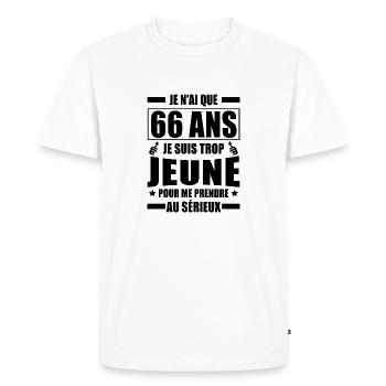 je n ai que 66 ans / humour anniversaire 66 ans - T-shirt Premium bio Homme - blanc - Devant - Nico (187cm)