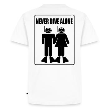 Never Dive Alone - T-shirt Premium bio Homme - blanc - Dos - Nico (187cm)