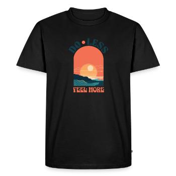 Do Less, Feel More – Coucher de soleil de style rétro - T-shirt Premium bio Homme - noir - Devant - Nico (187cm)