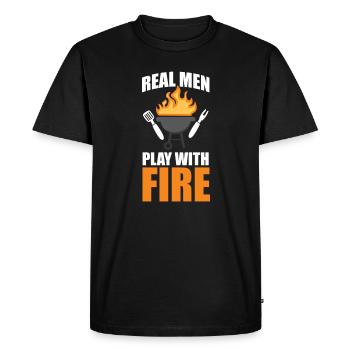 De vrais hommes jouent avec le barbecue au feu - T-shirt Premium bio Homme - noir - Devant - Nico (187cm)