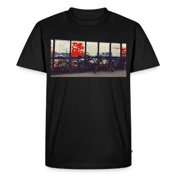 Bicycle convoy at the railway fence - Men's Premium Organic T-Shirt - black - Front - Nico (187cm)