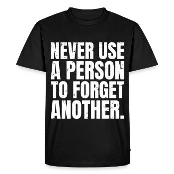 never use a person to forget another - T-shirt Premium bio Homme - noir - Devant - Nico (187cm)