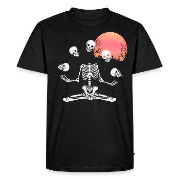 Squelette jonglant avec des têtes de mort en pleine lune - T-shirt Premium bio Homme - noir - Devant - Nico (187cm)